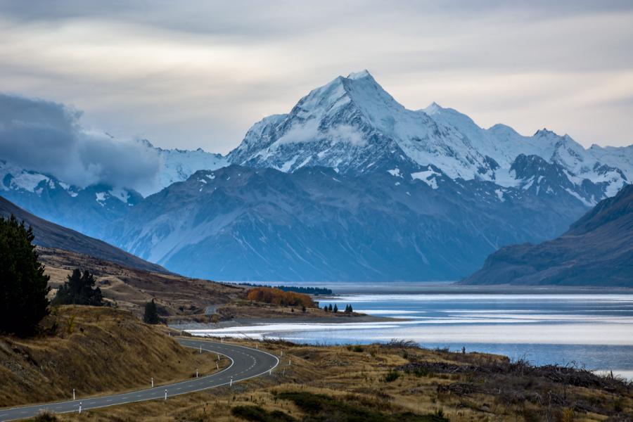 Windy roads leads to Mt. Cook, the highest peak in New Zealand